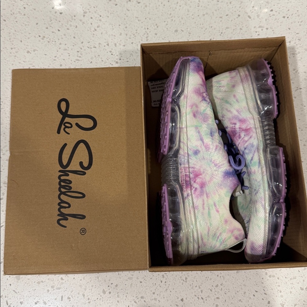 La Sheelah Flow “BUBBLE SNEAKER” Tie Dye size 7.5 (fits an 8)